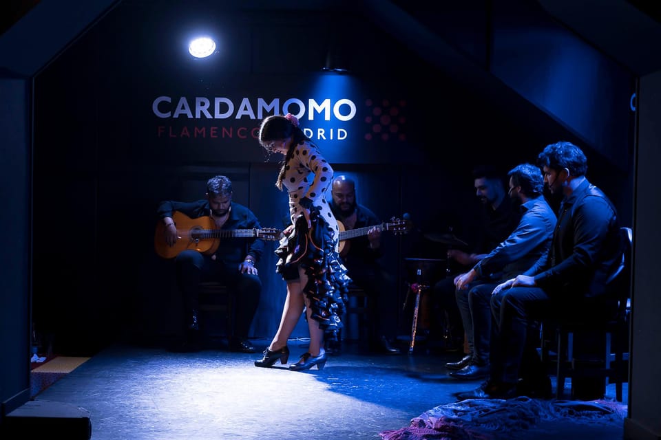 Madrid: Tablao Cardamomo Flamenco Show with 1 drink included - The show itself: live musicians, traditional costume, and the “few metres away” feeling