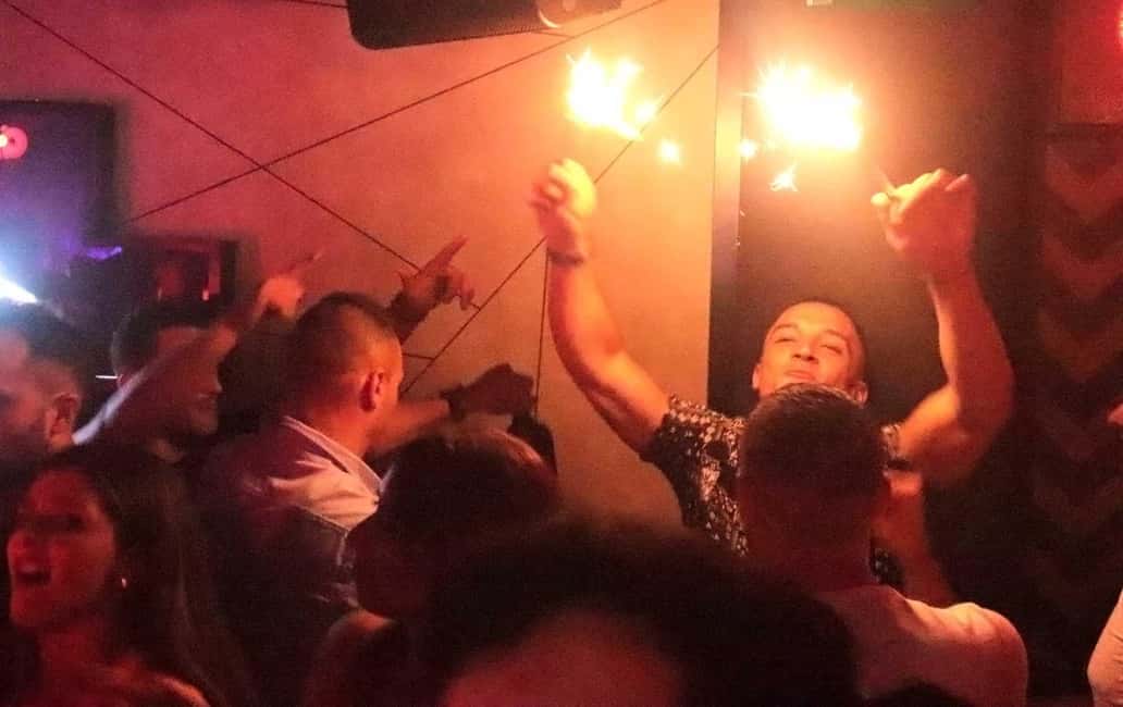 Madrid: Top Pub-Crawl with Drinks and Nightclub Entry - The 5-Hour Nightlife Rhythm: Warm-Up to Nightclub