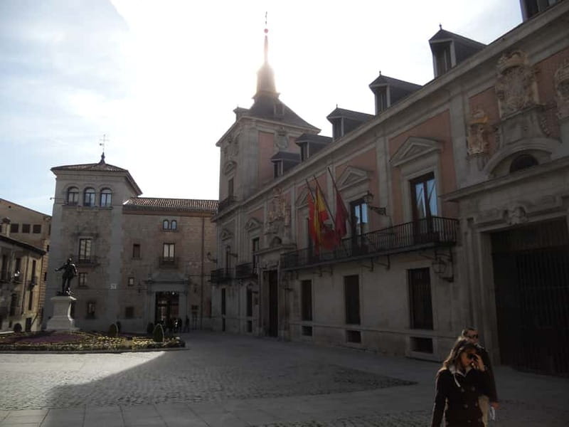 Madrid: Tour of the Historic City Center - Plaza Mayor: the square that explains how Madrid works