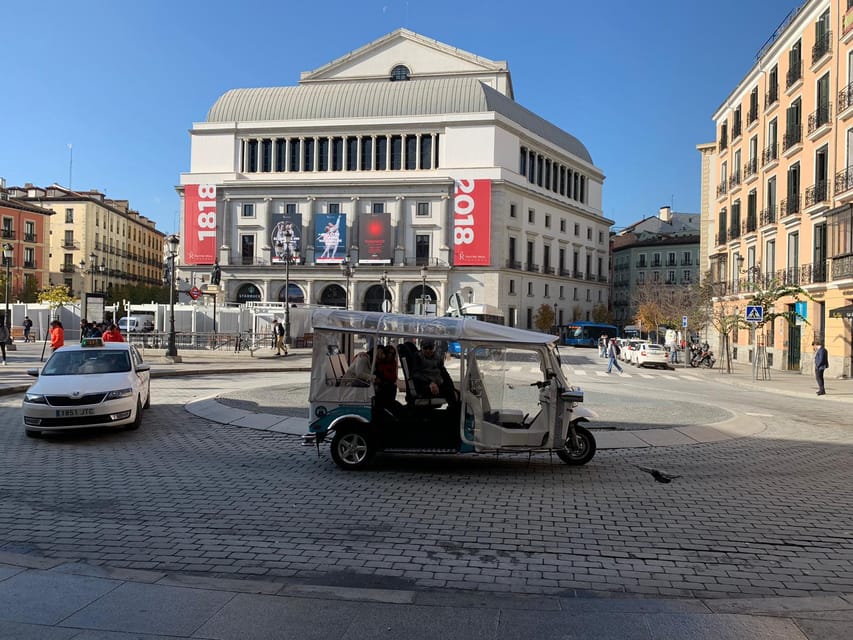 Madrid Tuk Tuk Welcoming Tour - La Latina to La Gate Views: Churches and the Puerta de Toledo