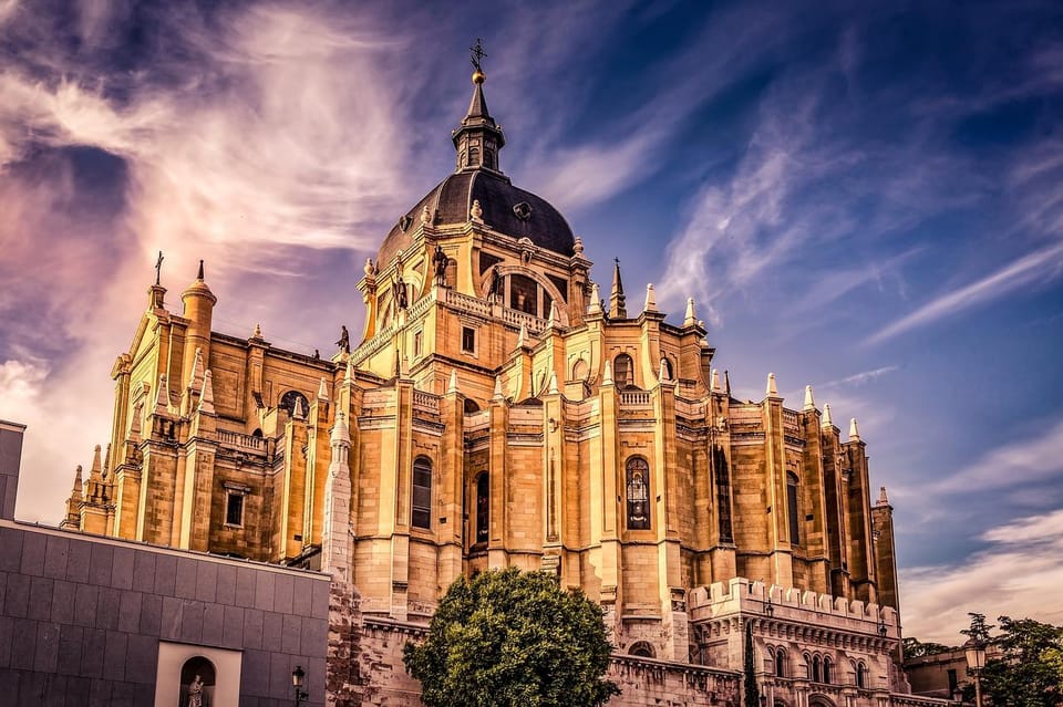 Madrid: Welcome to Madrid Guided Walking Tour in English - Gran Vía and the 19th-century makeover: why the city grew up fast