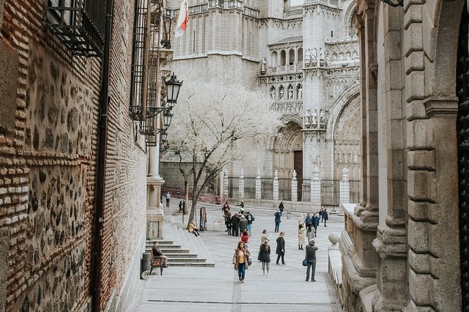 Magical Toledo - Half Day Trip from Madrid with culinary tasting - Catedral Primada and a church photo moment: what’s worth your attention