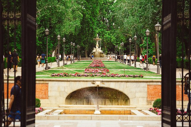 Private City Kickstart Tour: Madrid - Plaza Mayor: the quick central hit near Puerta del Sol