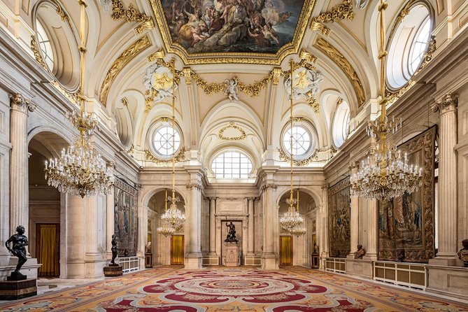Royal Palace Guided Tour Small Group with Tickets - Entering the Royal Palace: How a guided loop helps you see more
