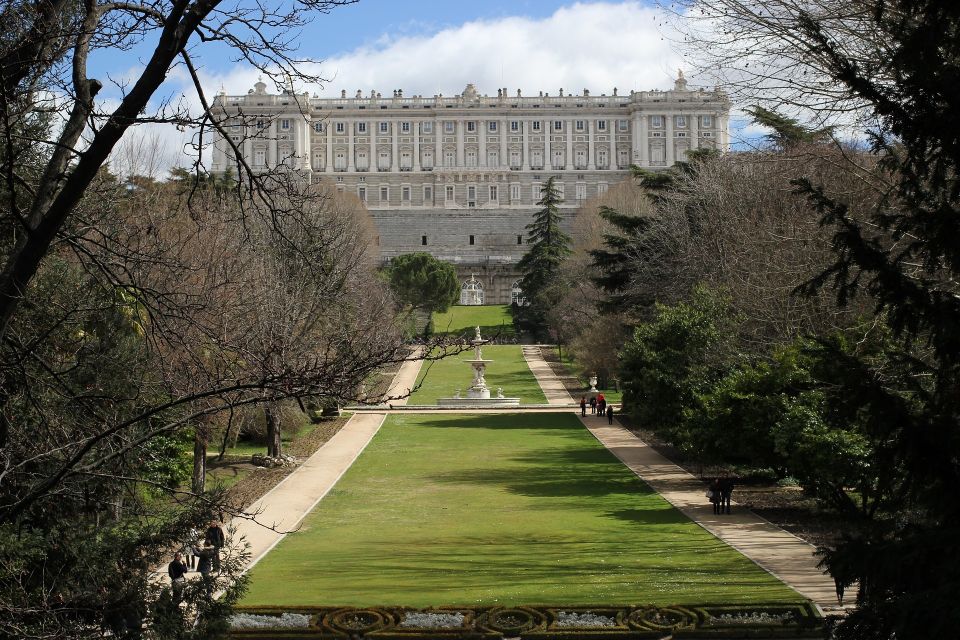 Royal Palace of Madrid Skip-the-Line and Retiro Park Tour - Who should book this tour