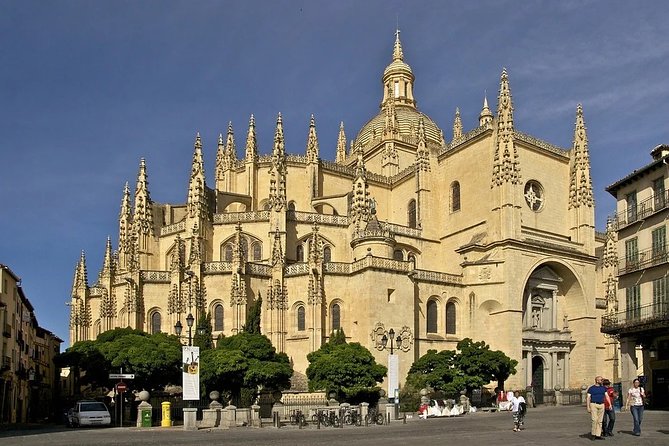 Segovia, Avila & Toledo: Small Group Guided Tour from Madrid - Toledo walking tour and the City of Three Cultures idea