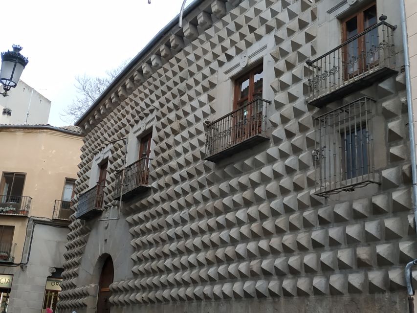 Segovia: Guided Walking Tour with Cathedral & Alcázar Entry - A 2.5-hour Segovia walk that hits the big three
