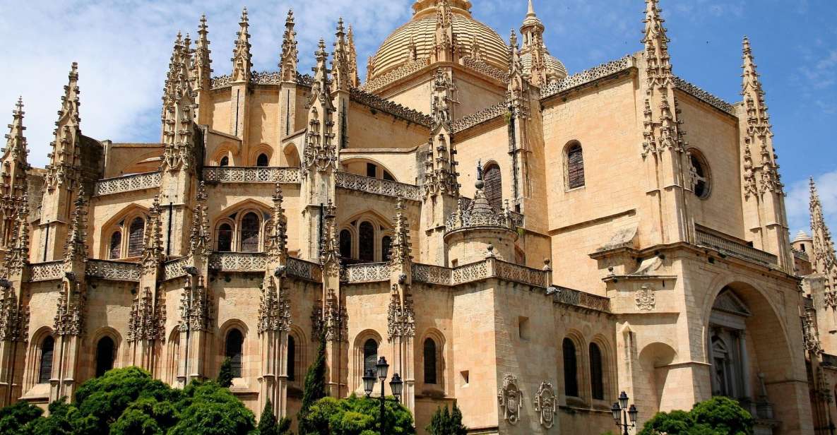 Segovia: Guided Walking Tour with Cathedral & Alcázar Entry - Casa de los Picos and the ornate stops you can actually notice