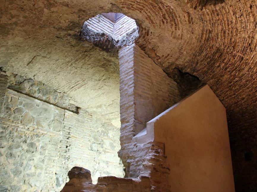 Toledo: Underground Guided Tour with Entry Ticket - How Casa Rodrigo, Caves, and Roman Baths Connect Into One Story