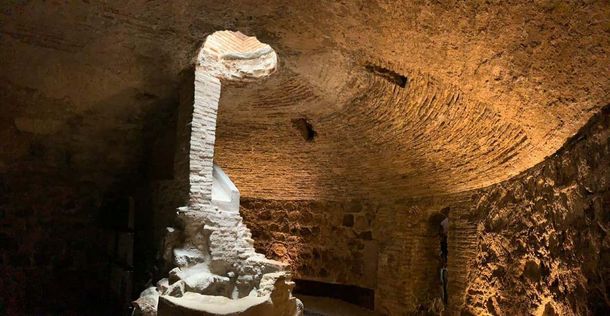Toledo: Underground Guided Tour with Entry Ticket - Casa Rodrigo de la Fuente: Descending Through a 15th-Century Palace Space