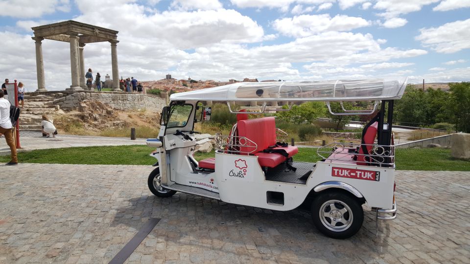 Tour Guiado En Tuk Tuk Recorre Avila De La Forma Mas Comoda - Audio Guide and Driver: How the Storytelling Actually Helps